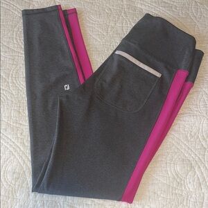 FJ NWOT medium leggings